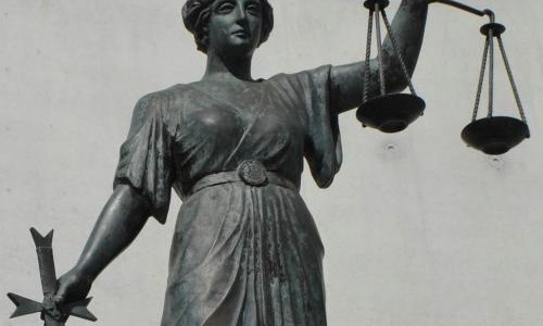 Nguồn gốc của biểu tượng Nữ thần công lý
