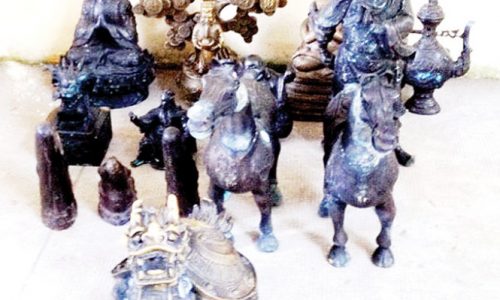 Những cú lừa trong thế giới đồ cổ – kỳ 4 : Bức tượng “mỗi ký 80 triệu USD”