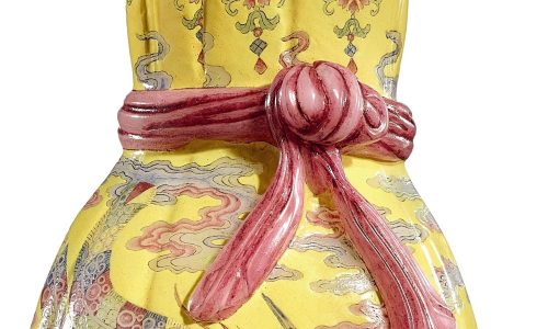 Bình thủy tinh hình túi Càn Long từ Bộ sưu tập Robert Tsao có thể bán được hơn 23 triệu USD