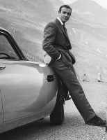 Chiếc Martin DB5 đời 1965 của James Bond được bán với giá hơn 6,3 triệu USD